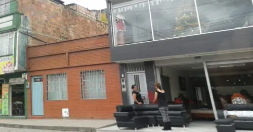 MUEBLES CARRERA 79 CON 42F MUEBLES CARRERA 79 CON 42F